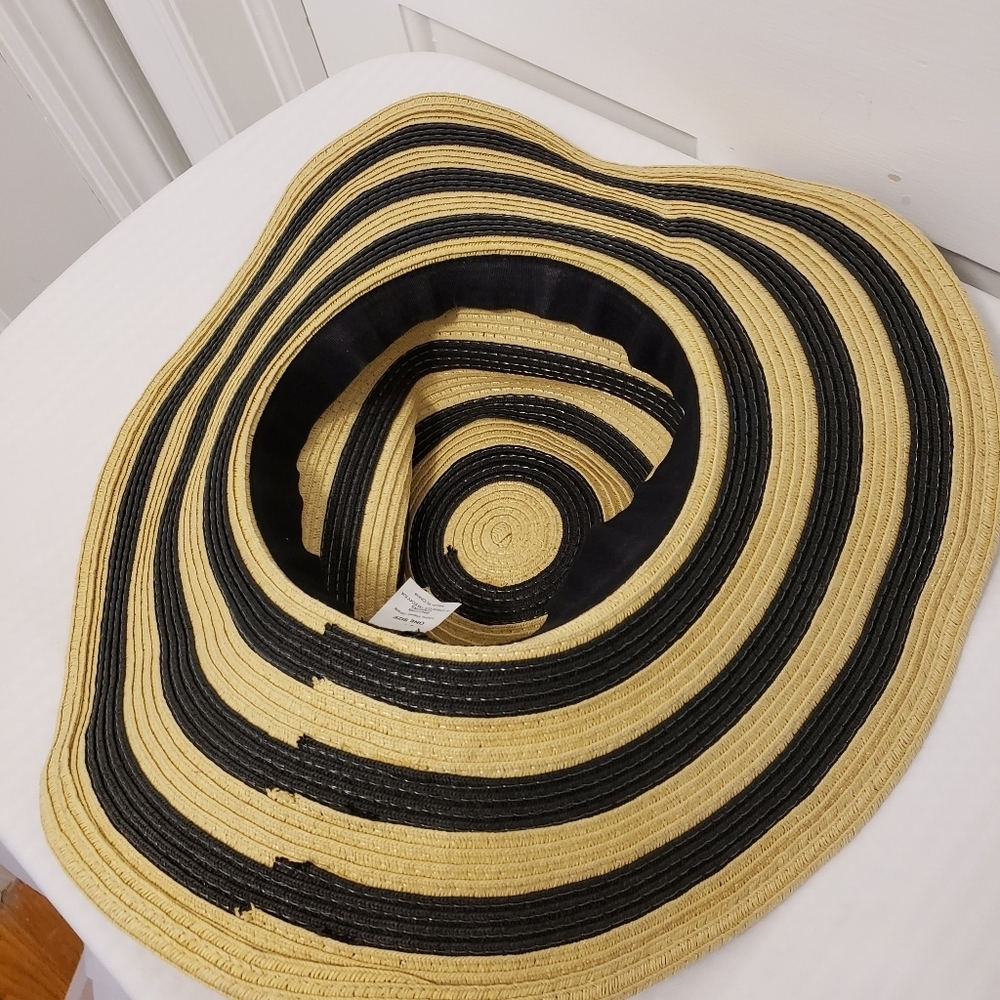 J. Crew Floppy Sun Hat, 100% Paper Straw, Resortwear, Beachwear Poolside Stylish - Picture 3 of 8